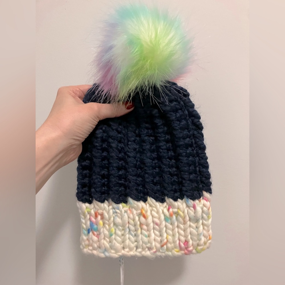 NEW! Women’s wool blend toque